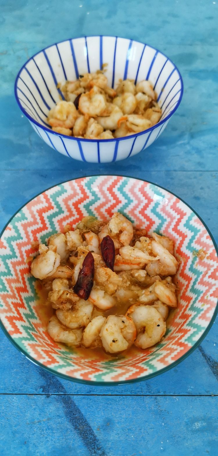 Fertig gekochte Spanische Knoblauch-Garnelen