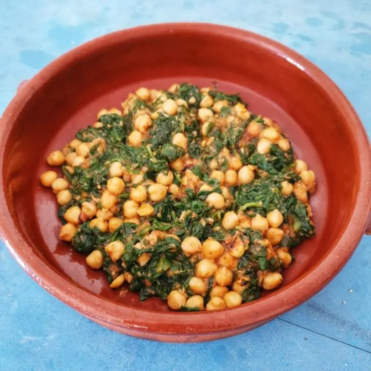 plate of Garbanzos con Espinacas Recipe (Spinach and Chickpeas)