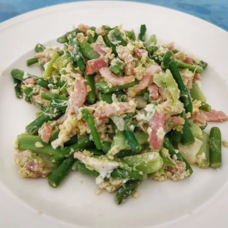 Revuelto de Esparragos y Jamon Recipe Scrambled eggs with asparagus and ham