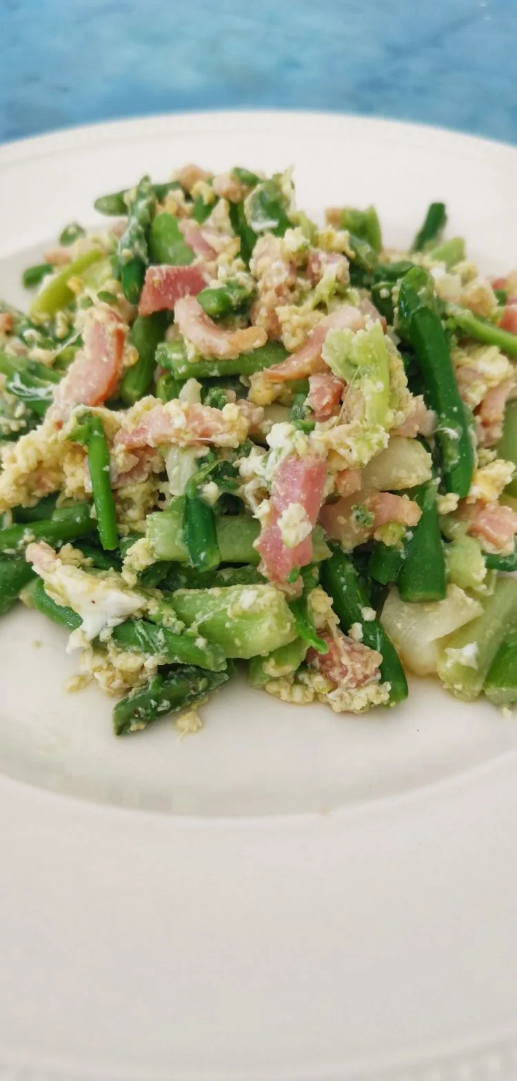 Revuelto de Esparragos y Jamon Recipe Scrambled eggs with asparagus and ham