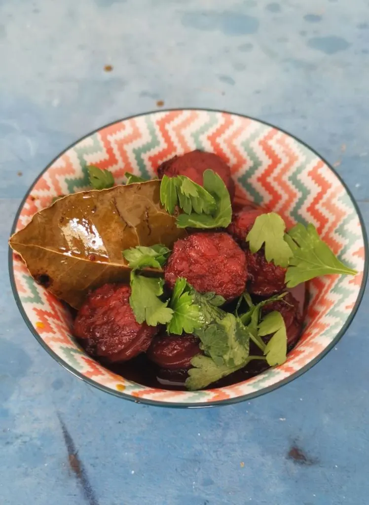 18 leckere spanische Tapas Rezepte 11 Chorizo al Vino Tinto Recipe Chorizo in Red Wine1
