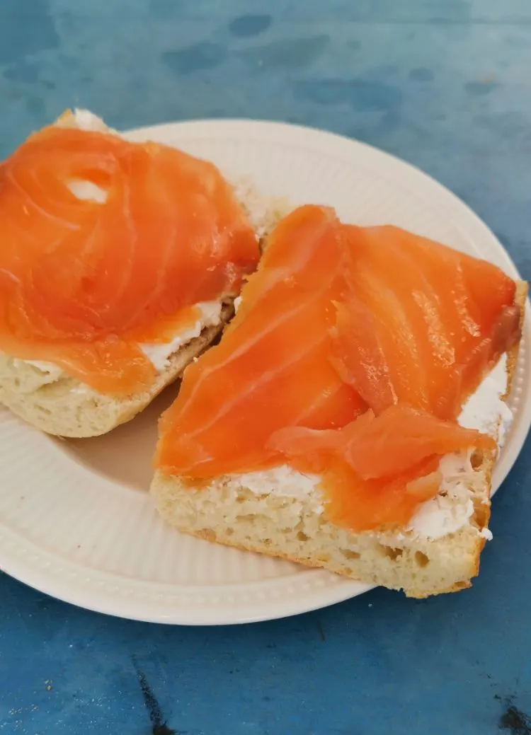 Salmon Ahumado con Queso Blando (Smoked Salmon Tapas)