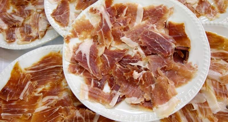 Spanish Ham All about Jamon Serrano and Jamon Iberico ©pedrosala via Canva.com