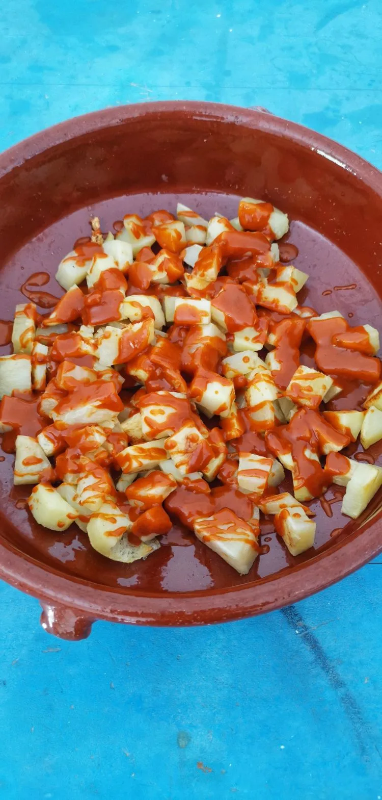 Recette des Patatas Bravas espagnoles Pommes de terre frites espagnoles avec une sauce épicée3