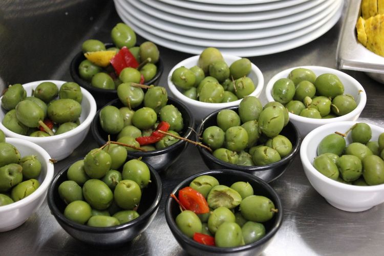 spanische grüne Oliven