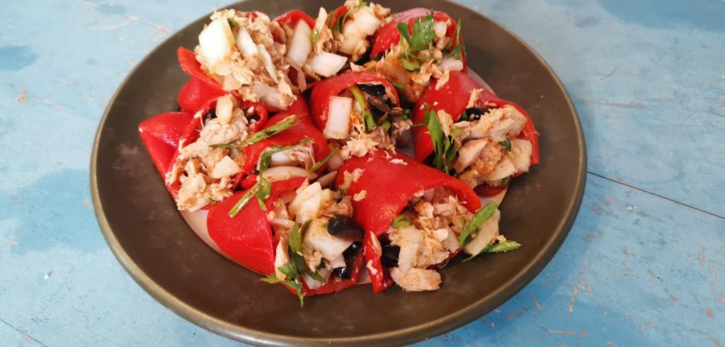 Rode paprika's gevuld met tonijn Recept