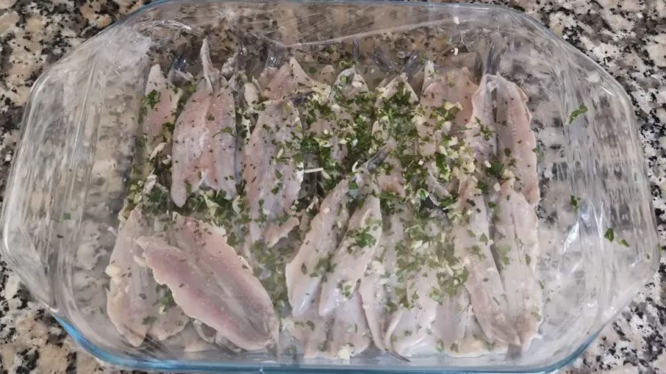 Wie man Sardellen in Essig zubereitet - Spanisches Boquerones en ...