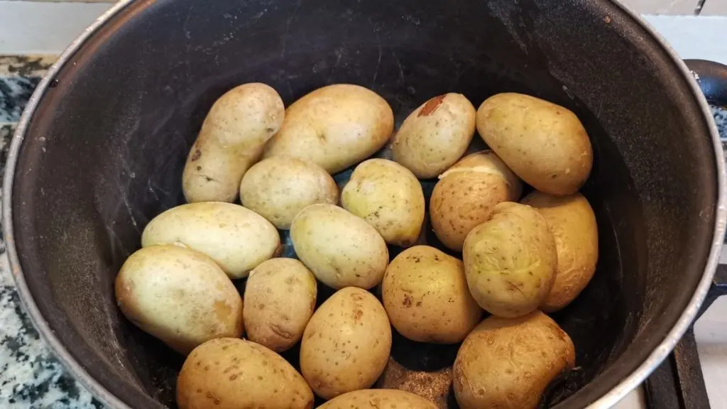Canarische rimpelige aardappelen