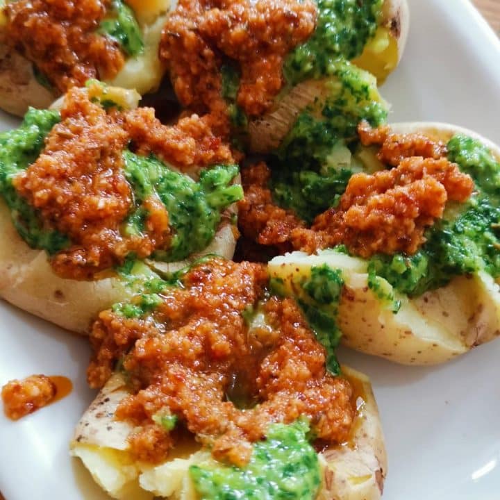 Papas Arrugadas con Mojos Rezept (Kanarische Runzelkartoffeln mit Dips)