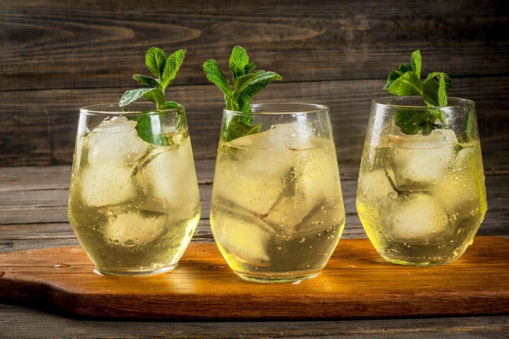 3 glazen van de traditionele Spaanse drank Rebujito