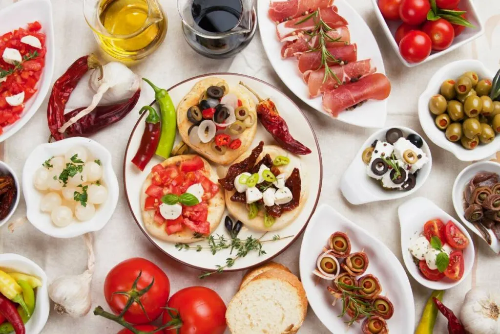 The Myths Around the Origin of Spanish Tapas 1 The Myths Around the Origin of Spanish Tapas